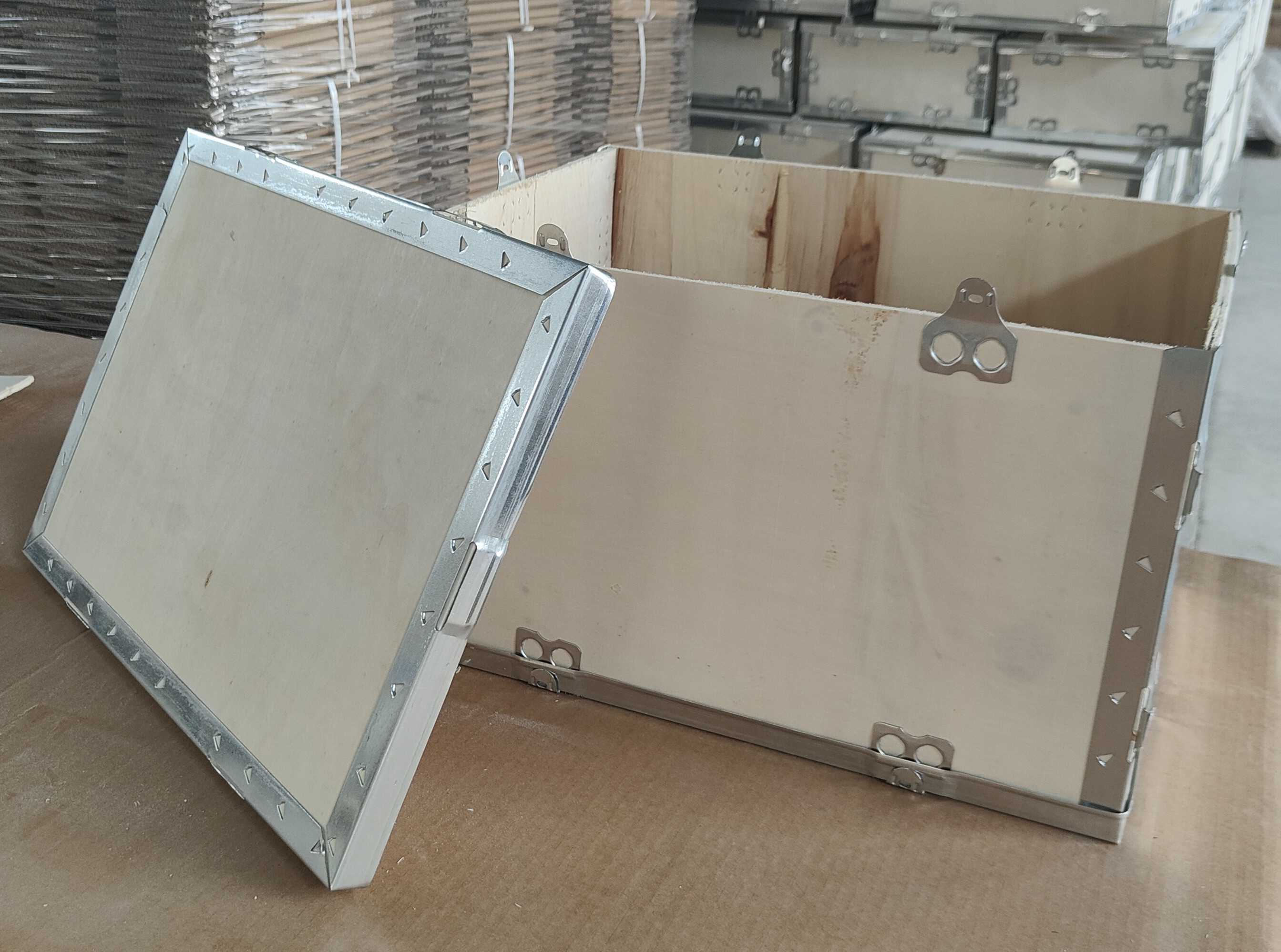 鋼邊箱運輸過程中需要注意哪些?